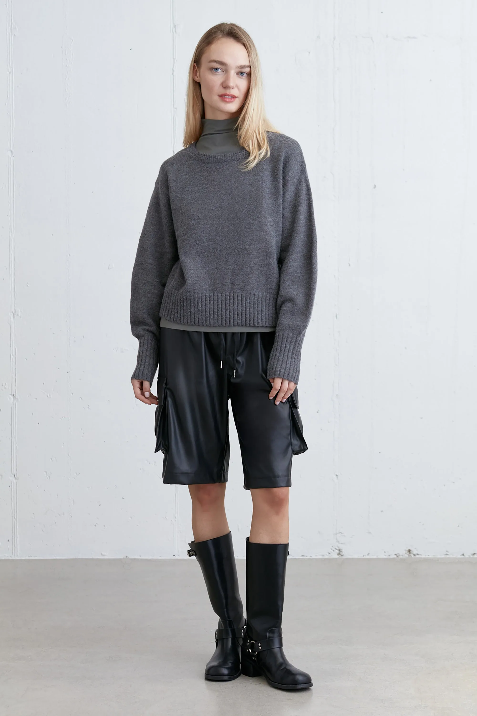 RELAXED FIT CREWNECK SWEATER